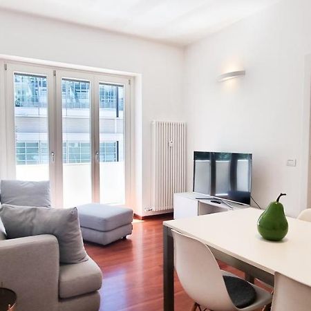 Ferienwohnung Joivy Superb Flat, 2 Balconies & Skyscrapers View Mailand Exterior foto